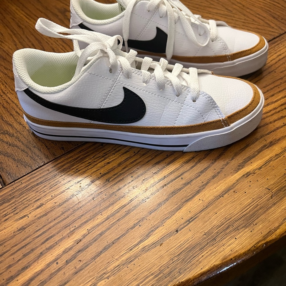 Nike Women's White Black and Brown Low-Top Sneakers